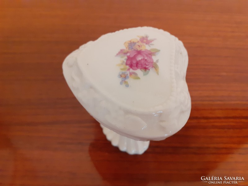 Régi porcelán talpas szív alakú rózsás ékszertartó vintage díszdoboz