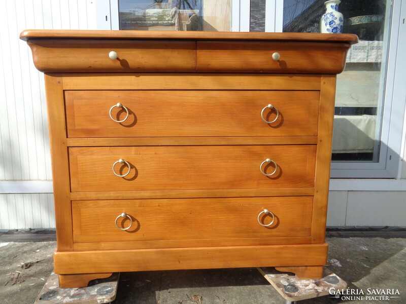 Quality chest of drawers