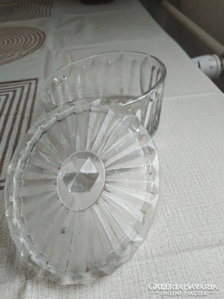 Ritka, szép, ovális alakú üveg bonbonier  eladó!
