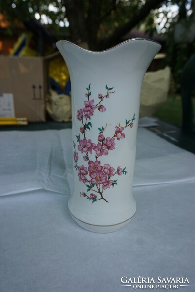 Egy virágmintás Aquincum porcelán virágváza eladó.