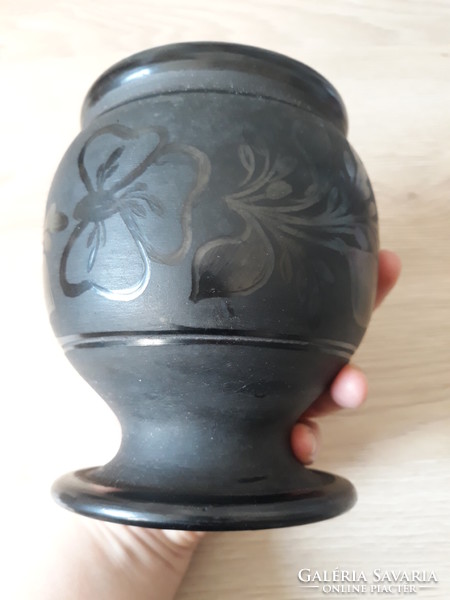 Nádudvari black pottery