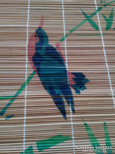 Régi kézzel kötözött és festett bambusz vagy nád  asztali futó terítő, festett madár díszítéssel