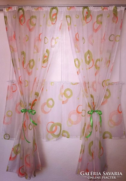 Kitchen curtain set in fun colors