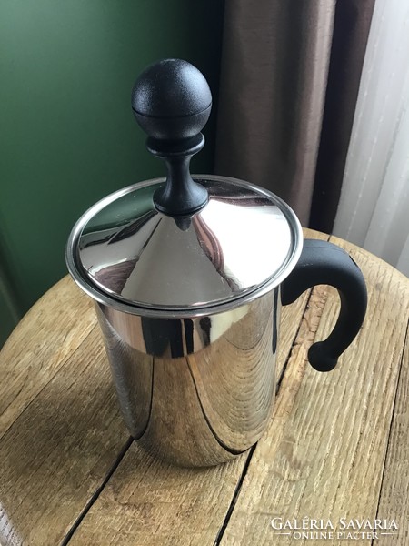 Steel milk frother for making Italian creamer cappuccino