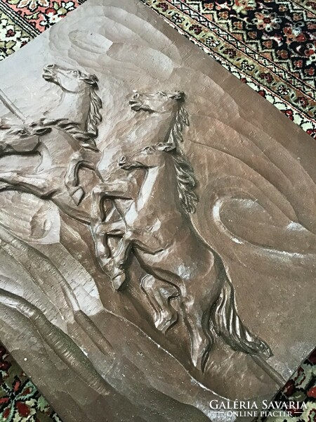 Régi jelzett masszív alumínium lovas falikép