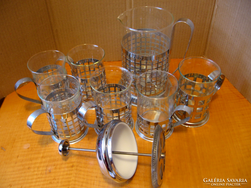 Retro French coffee press pot and accompanying glasses in a stainless steel grid holder