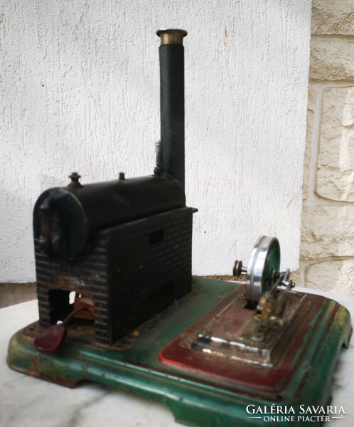 Márklin's original steam engine model toy, dampfmasine.. Also video.