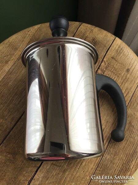 Steel milk frother for making Italian creamer cappuccino