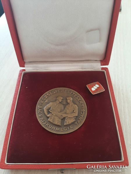 Bács-Kiskunmegye council for village development socialist bronze commemorative plaque with a badge