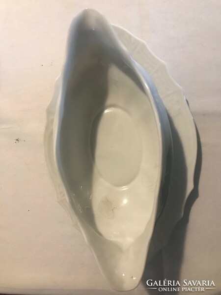 Epiag-Pirkenhammer porcelán szószos tál,apróbb sérüléssel,amelyet porcelánrestaurátor kijavított.