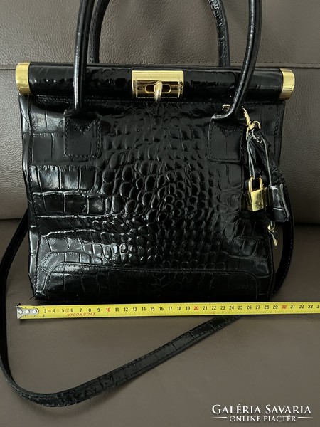 Birkin stílusú olasz, krokodil mintás lakk fekete bőr táska