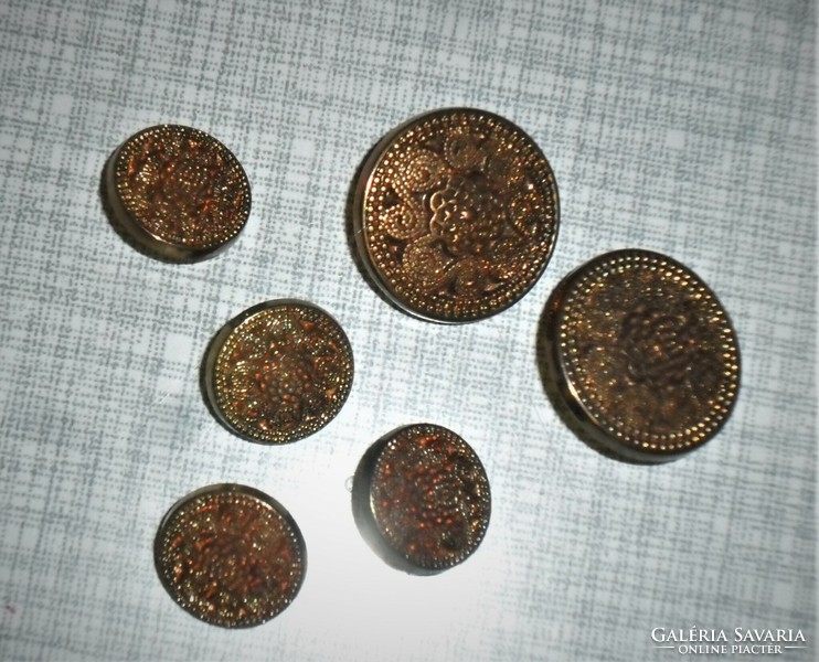 6 Pcs. Bronze-colored plastic button with mandala decoration. Large: 2.1 Cm- small: 1.5 Cm.