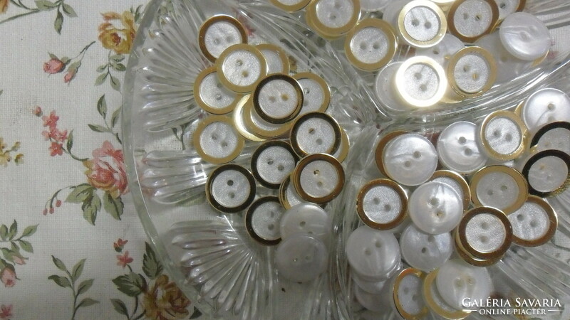Plastic with golden border, two-hole button: 20mm, creative tailoring and sewing.
