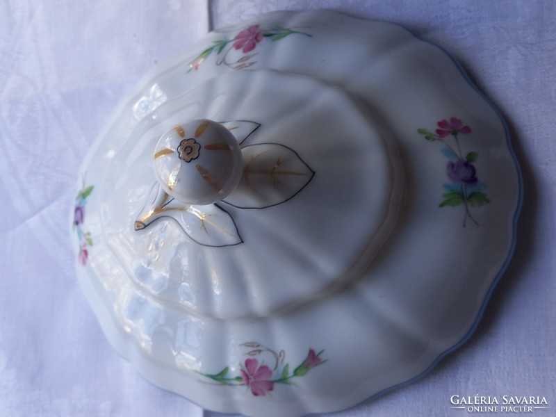 Antik Alt Wien korabeli másolatú, kézzel festett porcelán leveses tál szecessziós mintaval
