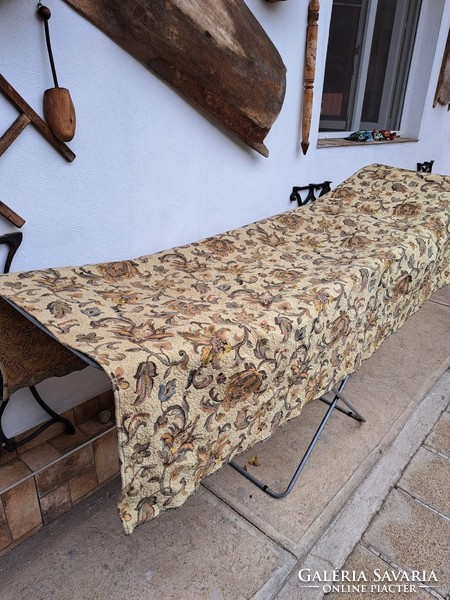 Gyönyörű  asztalterítő ,falvédő, ágytakaró,120*183 cm.