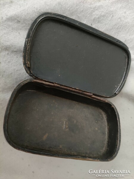 Old snuff box, tin