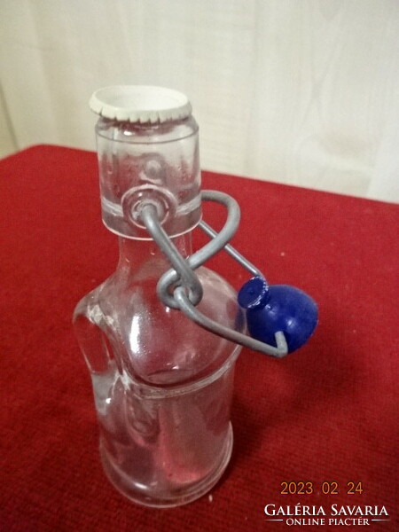 Snap-on bottle, 40 ml, height 11.5 cm. Jokai.