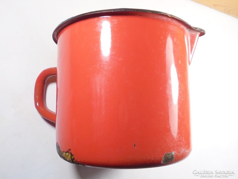 Retro old enameled metal jug with spout measuring 1.5 liters - from the 1970s