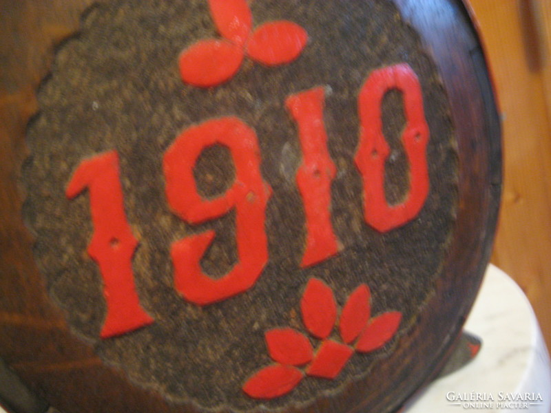 Tölgyfa butykos  1910 ből  , monogrammal  , bőrszíjjal   , 24 cm átmérőjű jó állapot