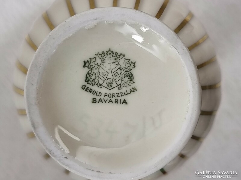 Gerold Porzellan Bavaria német porcelán kisméretű váza, dús aranyozott díszítéssel, XX.szd közepe