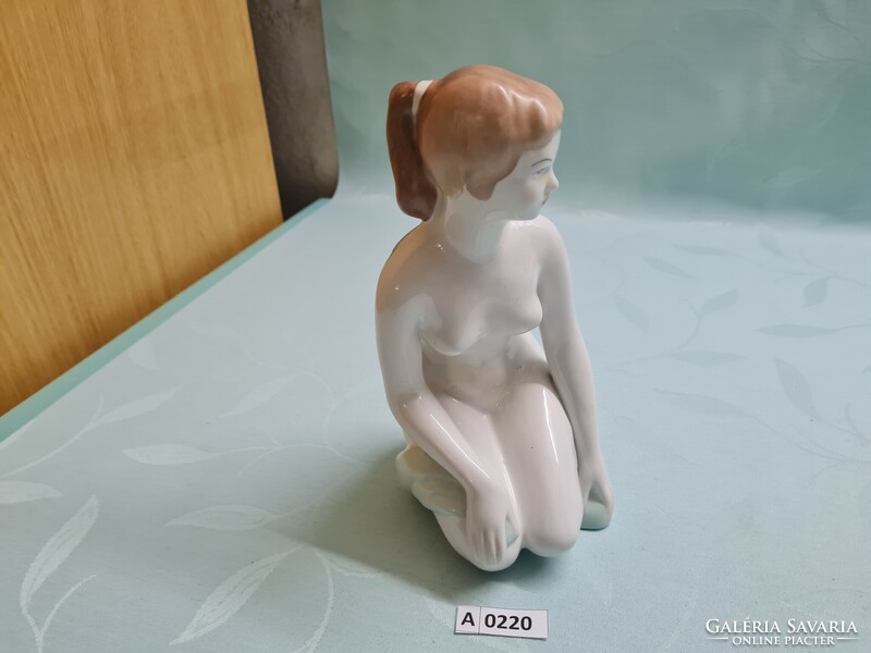 A0220 aquincum kneeling nude 22.5 cm