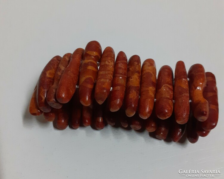 Rubber bracelet bracelet made of coral-colored porcelain beads in good condition