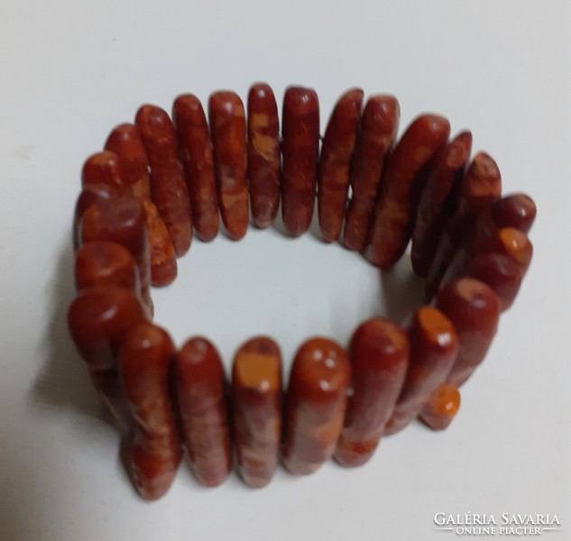 Rubber bracelet bracelet made of coral-colored porcelain beads in good condition