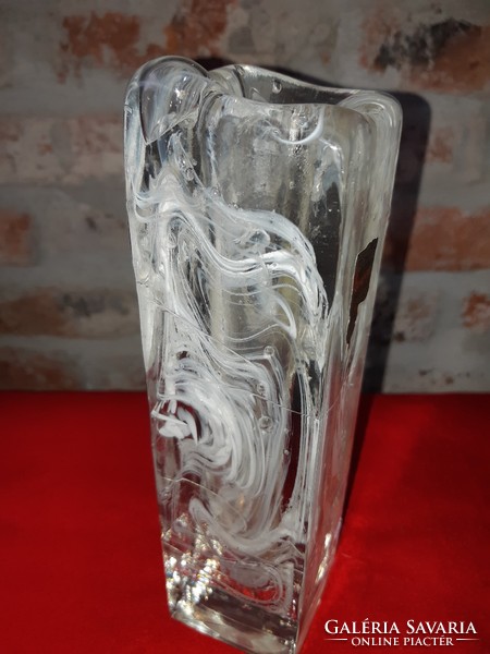 Mundgeblasen glass vase from the 1970s
