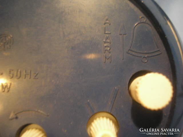 N26 Germany működő 220v-elektromos ébresztős éjjel világítós óra ritkaság a piros mutató folymatosan
