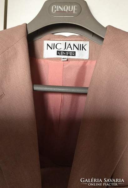 Nik janik camper, pants suit, nice, good shape, tired pink, size 40, used once.