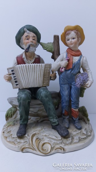 Az öreg harmonikás és a fiú - csodálatosan kidolgozott Capodimonte porcelán figura /302/