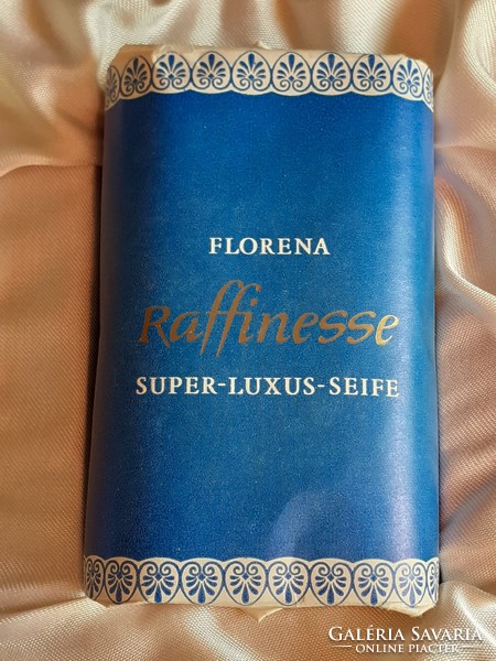 Vintage Florena Raffinesse régi parfüm szappan dobozában