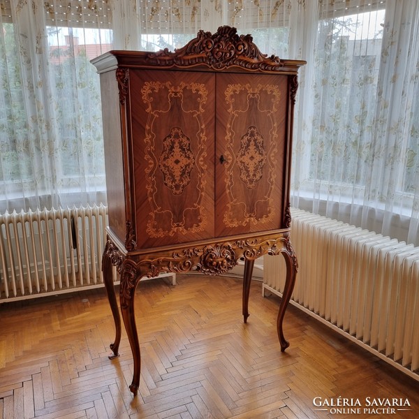 Dúsan faragott intarziás minőségi fa barokk bárpult, szekrény