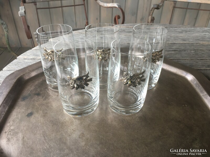 6 thin glass glasses with hunting metal overlay - 1 damaged