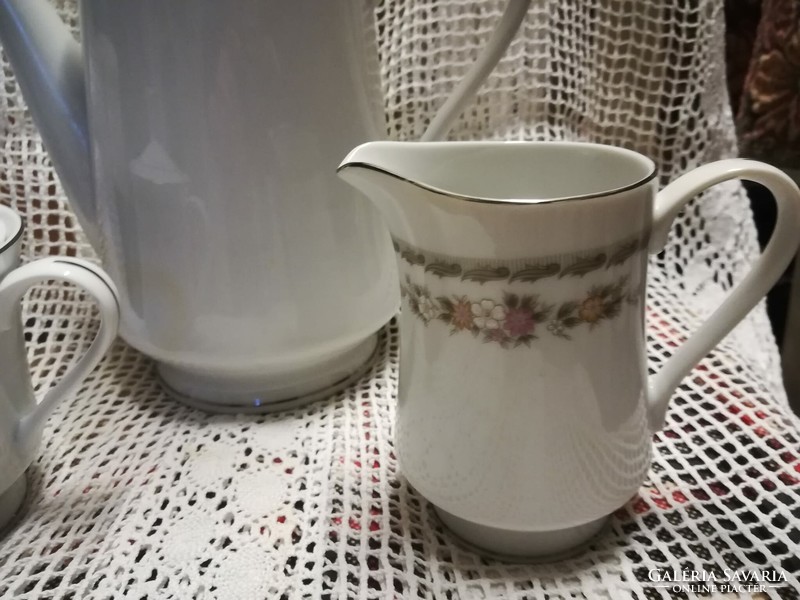 Porcelán kávés készlet+két tál