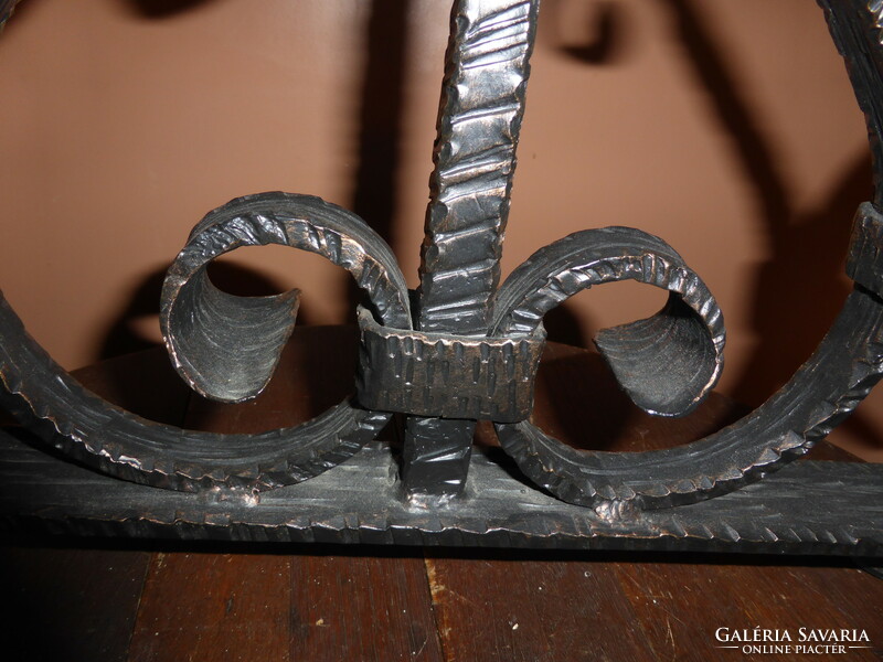 Wrought iron floor candle holder ( b )