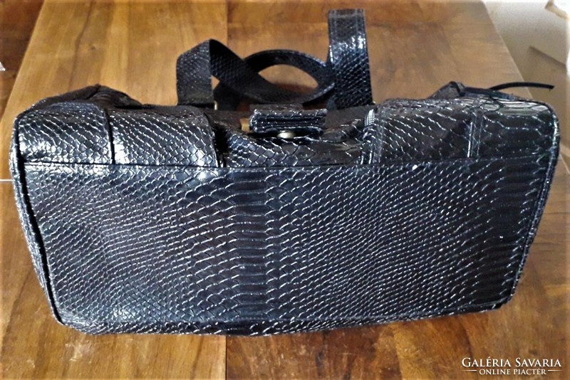 Fekete ecobőr táska