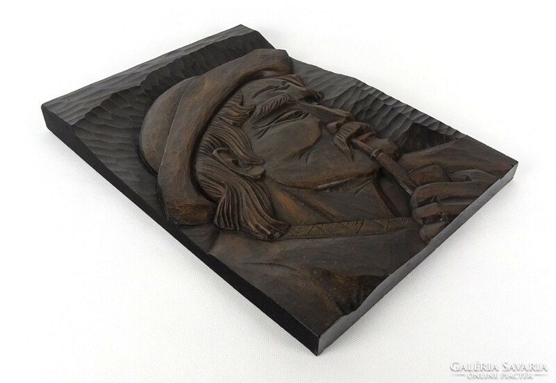 1M216 pipe-smoking peasant carved wood-effect plaster wall picture 33.5 X 24 cm