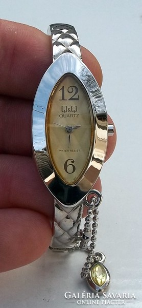 New q&q women's bracelet watch