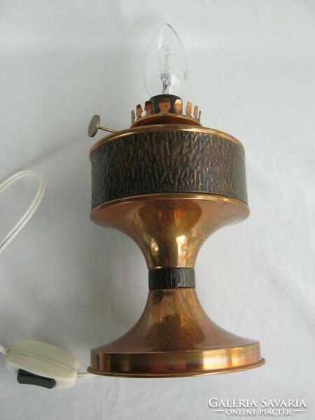 Table lamp in the shape of a copper kerosene lamp