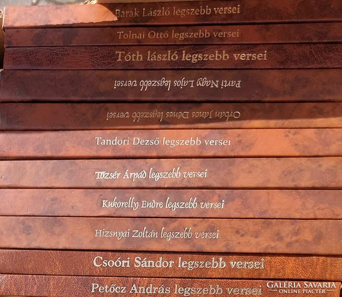 11 volumes of the most beautiful poetry series in one. HUF 15,900