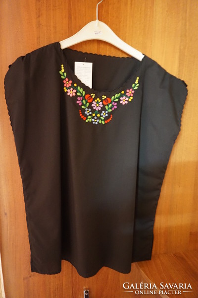 2Xl black sleeveless Kalocsa women's blouse with colorful embroidery for sale.