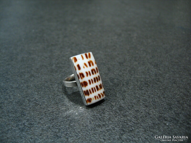 Silver ring with shell inlay