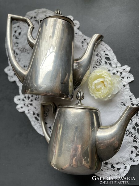 Pair of Art Deco silver-plated jugs, tea and coffee pots