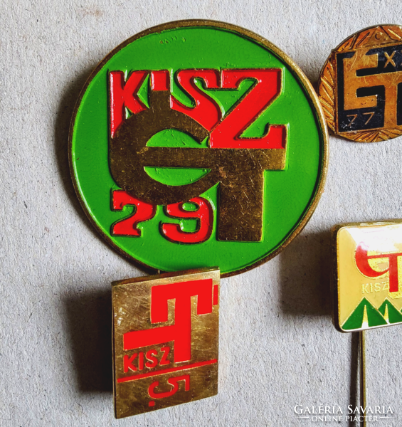 4 small badges from the 70s