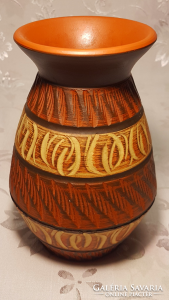 Klinker kerámia váza, különleges, egyedi, 17 cm magas, jelzett, számozott