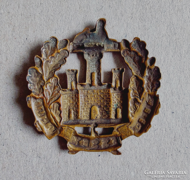 The cap rose of the Essex regiment ll.Vh.