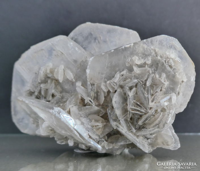 Mineral antique: large gypsum rose from Tuscany 69 grams