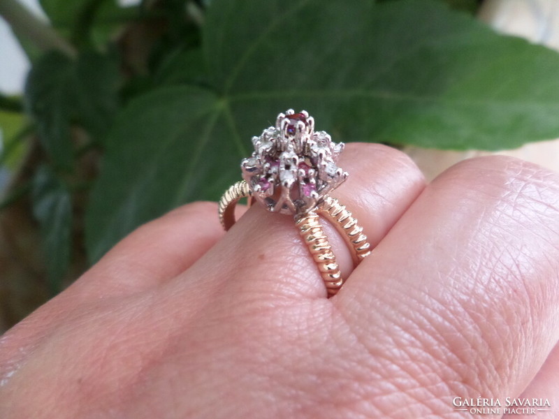 Pointed gold ring with rubies and diamonds
