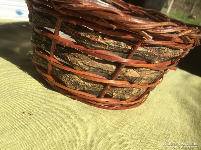 Flower basket made of sea grass